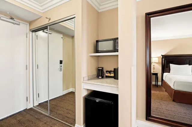 غرفة قياسية بسرير كينج، Best Western Ontario Mills 3/3