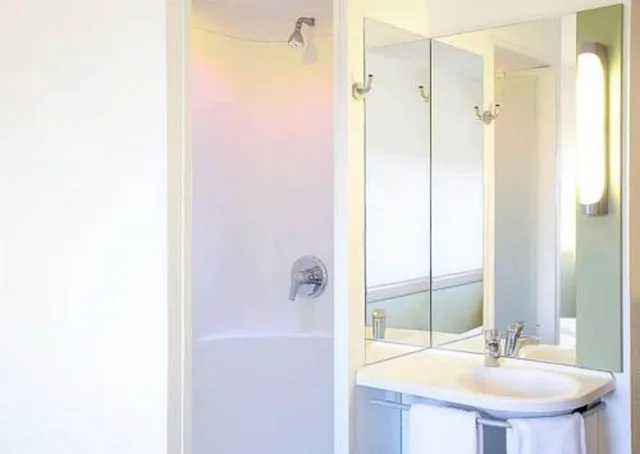 غرفة ثلاثية بسرير مزدوج وسرير بطابقين، Ibis Budget Portsmouth 7/9