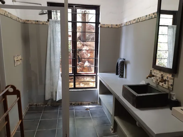 شقة بسرير كينج وسريرين منفصلين بغرفة نوم واحدة في الطابق الأرضي، Hornbill House 5/6