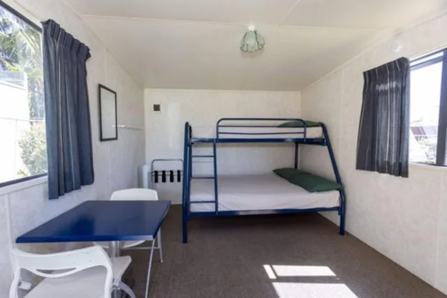 Cabin, 1 Double and 1 Single Bed, 3 Bathrooms، Cosy Corner Holiday Park 1/1
