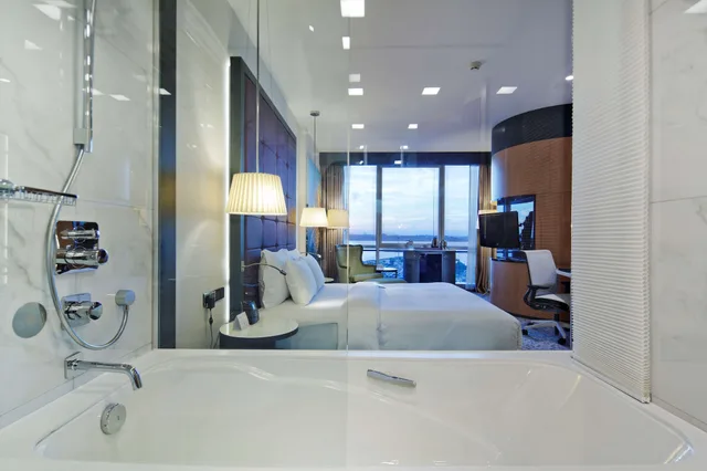 غرفة ديلوكس بسرير كينج بإطلالة على البحر بحوض استحمام، Doubletree By Hilton Hotel Istanbul - Moda 7/8