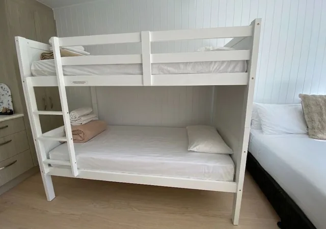 استوديو بسرير كوين وسرير بطابقين بحمام مشترك بمطبخ صغير، Nobby Beach Holiday Village 7/8