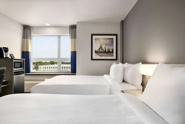 غرفة بسريرين كوين، Microtel Inn & Suites Montreal Airport-Dorval QC 2/3