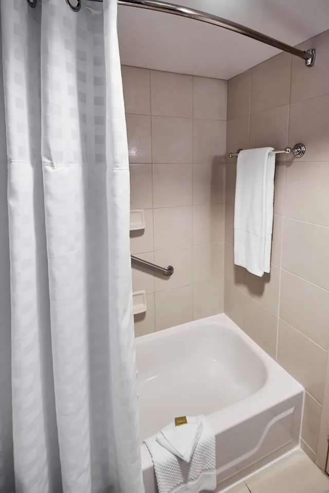 غرفة بسرير كينج لذوي الإعاقة، Wyndham Independence 4/5