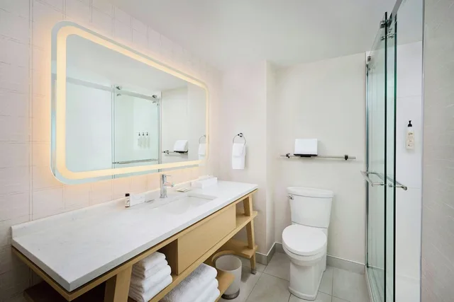 غرفة كلوب بسرير كينج، Delta Hotels By Marriott Beausejour 5/7