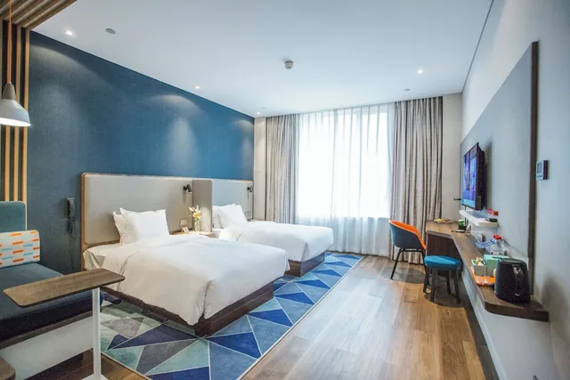 Standard, Twin Beds, Accessible, Holiday Inn Express Shanghai Pudong Chuansha 2/2