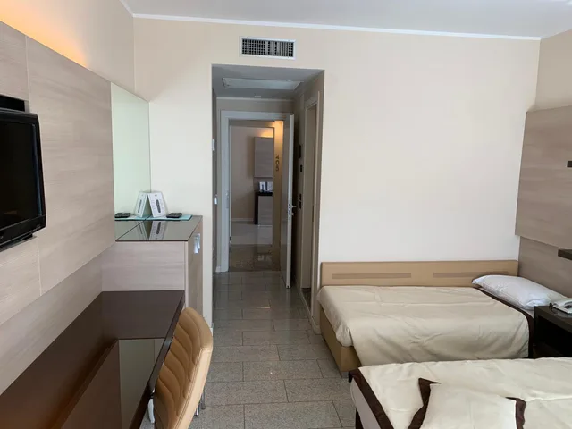 غرفة ثلاثية، Hotel San Carlo 2/3