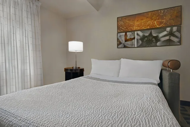 استوديو بسرير كينج، TownePlace Suites Republic Airport Long Island/Farmingdale 2/3