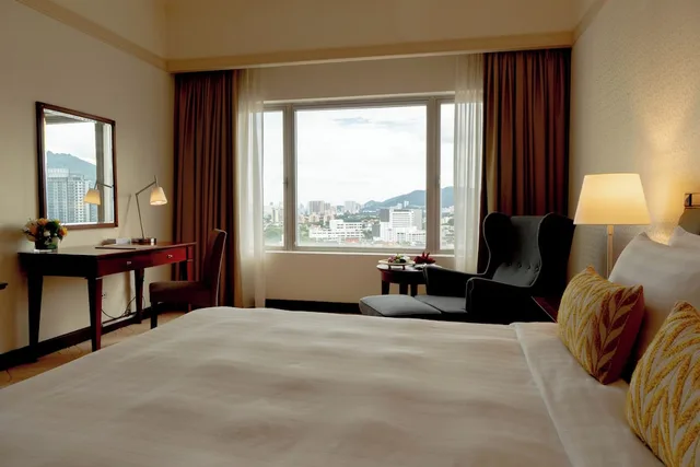Superior Cityview King, Gurney Bay Hotel, A Parkroyal Hotel 7/10
