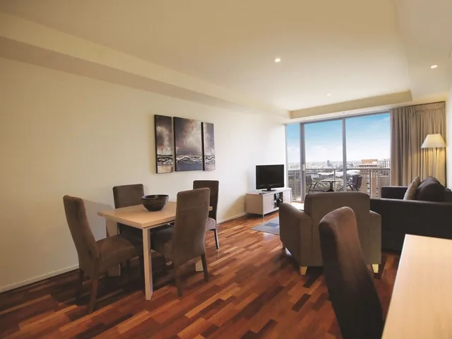 Oaks Melbourne on Lonsdale Suites، Melbourne City Centre، ملبورن 63/71