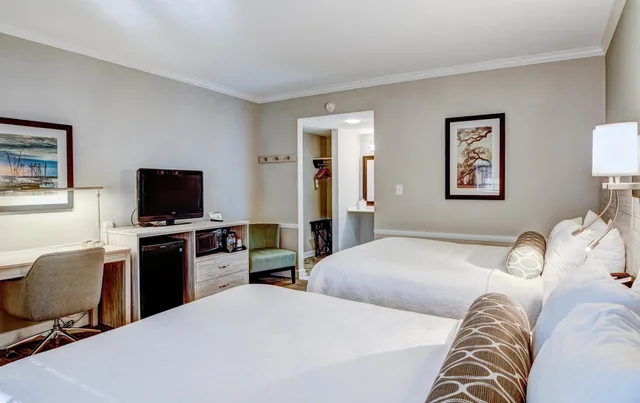 Standard, 2 Queen Beds, Accessible, Best Western Sea Island Inn 3/5