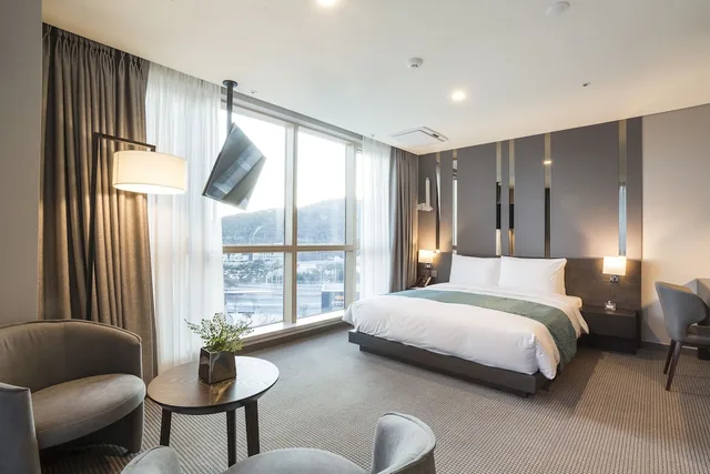 غرفة بريميير بسرير كينج، Centum Primus Hotel 1/3