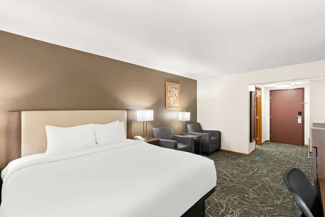 غرفة بسرير كينج لذوي الإعاقة، Best Western West Towne Suites 1/4