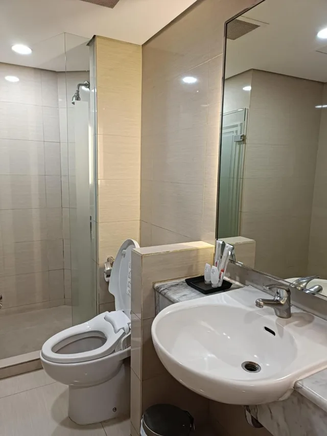غرفة بزنس بسرير فردي بغرفتي نوم، Grand Tropic Suites Jakarta 7/8