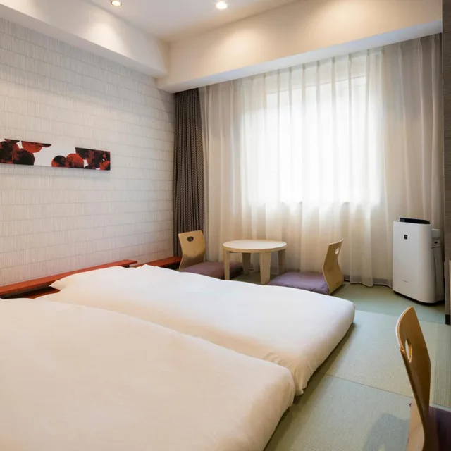 غرفة قياسية بسريرين منفصلين بأرضية تاتامي، Hotel Torifito Otaru Canal 1/3