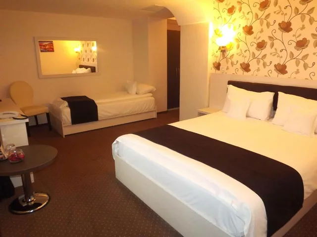 غرفة قياسية ثلاثية، West Plaza Hotel 1/3