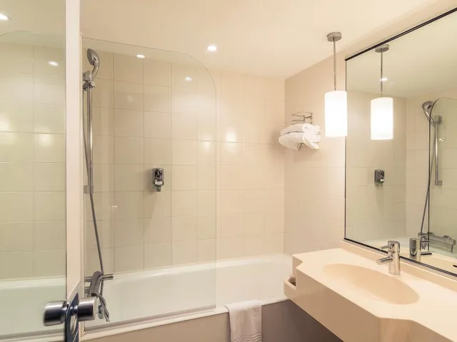Standard, Double Bed, Mercure Antibes Sophia Antipolis Hotel 10/10