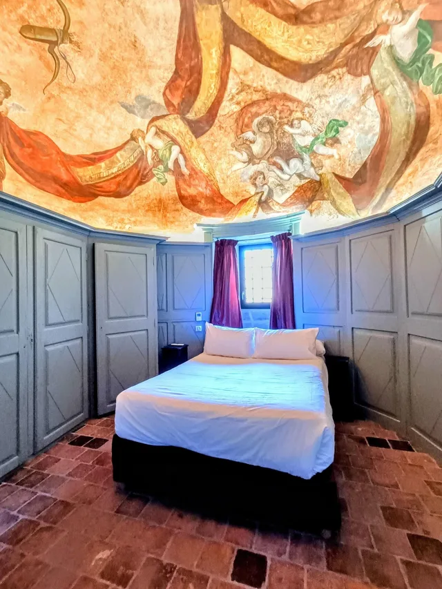 Family Suite, Tower, 2 Double Beds، Les Chambres De La Renaissance 1/2