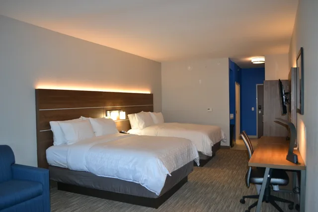 غرفة بسريرين كوين مع أريكة، Holiday Inn Express Tallahassee University Central 2/3