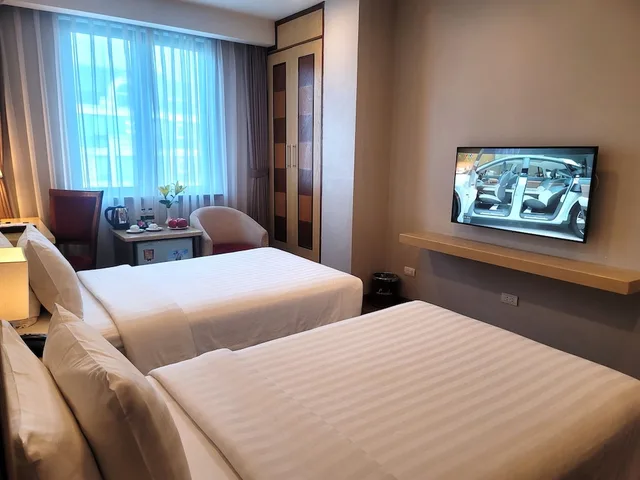غرفة عائلية ثلاثية بسرير مزدوج وسرير فردي بإطلالة على المدينة، Luxeden Hotel 2/3