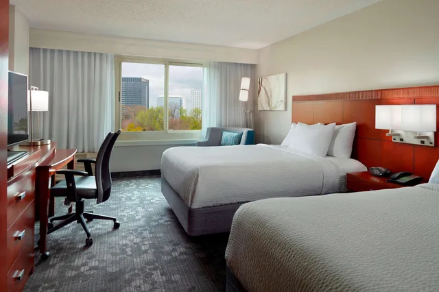غرفة بسريرين كوين بشرفة، Sonesta Select Atlanta Midtown Georgia Tech 2/5