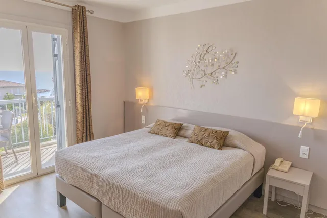 غرفة بسرير مزدوج بإطلالة على البحر، Hotel Maquis et Mer 4/5