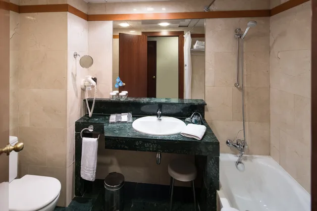 Double Premium Single Use، CATALONIA GRAN HOTEL VERDI 8/8