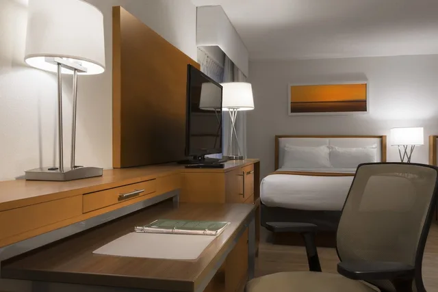 غرفة قياسية بسرير كينج لذوي الإعاقة، Holiday Inn St Louis Sw Route 66 3/3