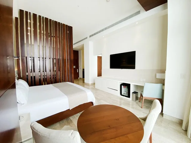 Altitude, Master, Suite, King Bed، Altitude By Krystal Grand Punta Cancun All Inclusive 7/10