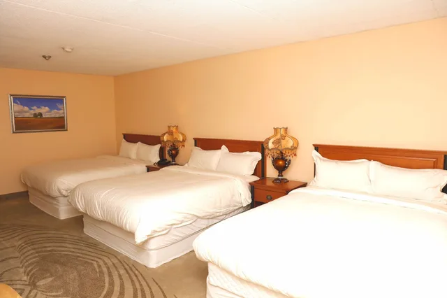 غرفة عائلية بسريرين كوين، Fullerton Manor Inn 1/6