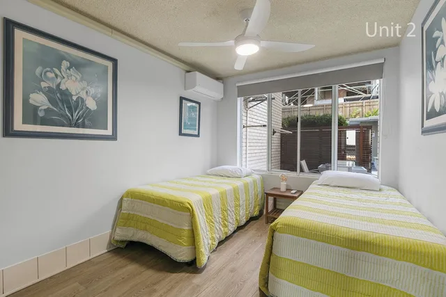 غرفة بسرير كوين وسريرين منفصلين بإطلالة على البحر بغرفتي نوم في الطابق الأرضي، Capeview Apartments 3/8