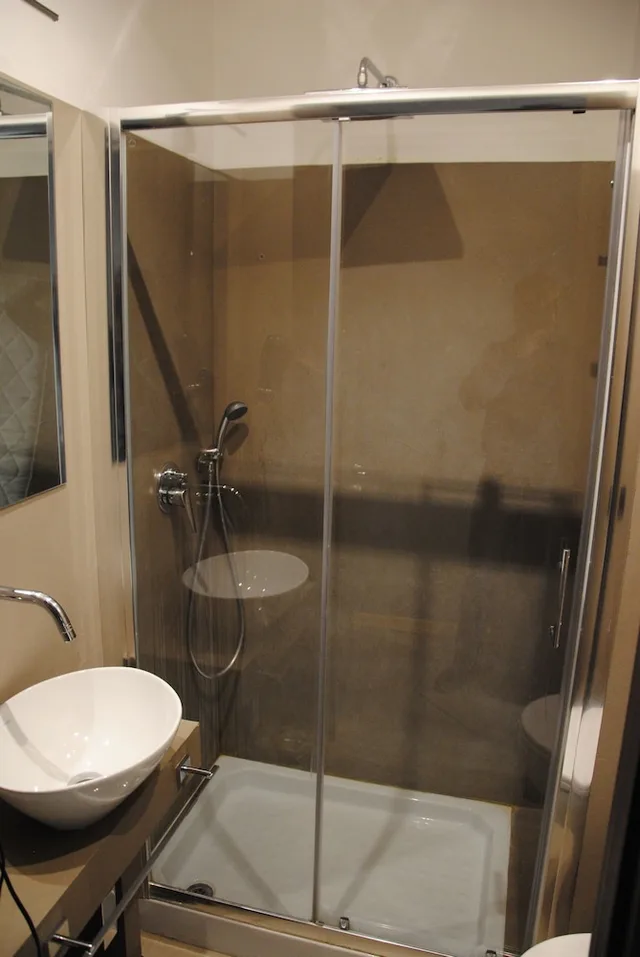 غرفة قياسية ثلاثية بسرير كوين وسرير فردي، Deluxe Rooms 1/2