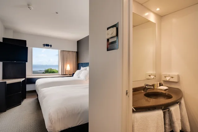 غرفة بسريرين مزدوجين بإطلالة على البحيرة، IBIS ROTORUA 7/10