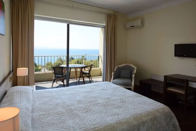 غرفة بسريرين منفصلين بإطلالة على البحر، Sun Beach Hotel 5/10