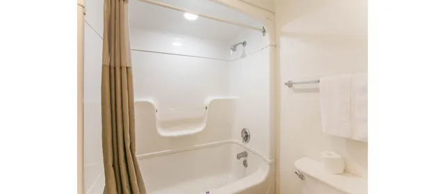 غرفة بسرير كوين، Motel6 Dothan, AL 2/3