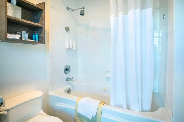 غرفة رباعية بسريرين كوين، Grand Park Hotel & Suites Downtown Vancouver, Ascend Hotel Collection 6/7