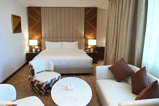 غرفة تنفيذية بسرير كينج، Movenpick Hotel Centaurus 6/10