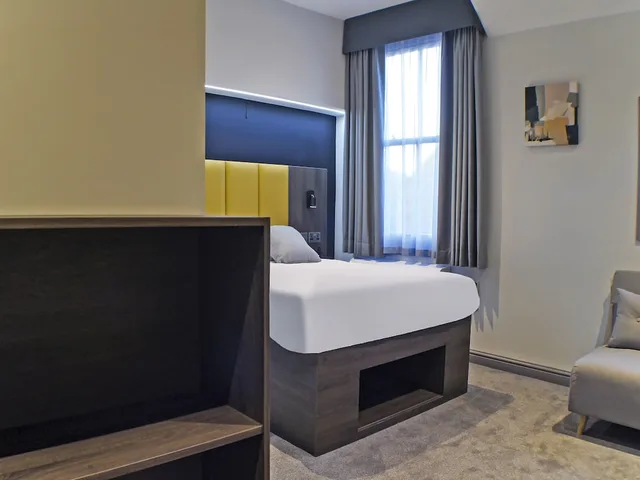 Family, 1 Double and 1 Single Bed, OYO Tamworth Arms Boutique Pub and Hotel 3/6