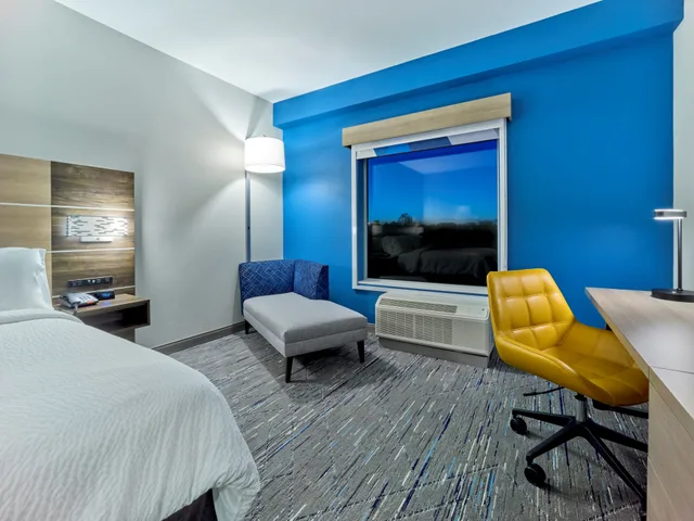 غرفة قياسية بسرير كينج، Holiday Inn Express Huntsville Space Center 2/3