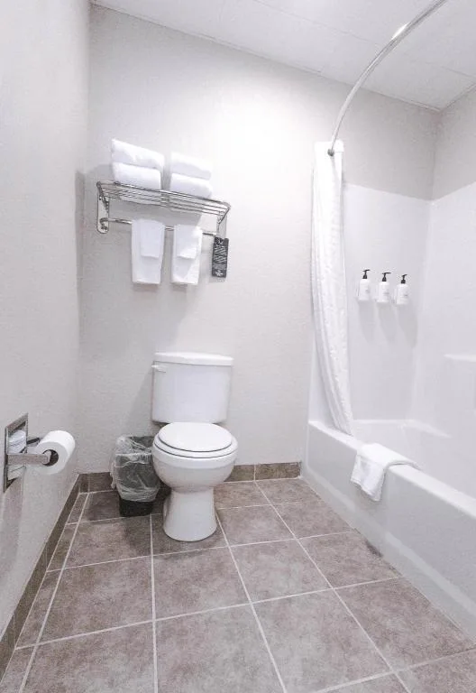 جناح مفردة بسرير كينج بجاكوزي، Cobblestone Inn and Suites Maryville 2/4