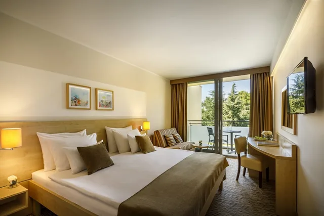 غرفة بسرير كوين مع أريكة، Valamar Parentino Hotel 1/3