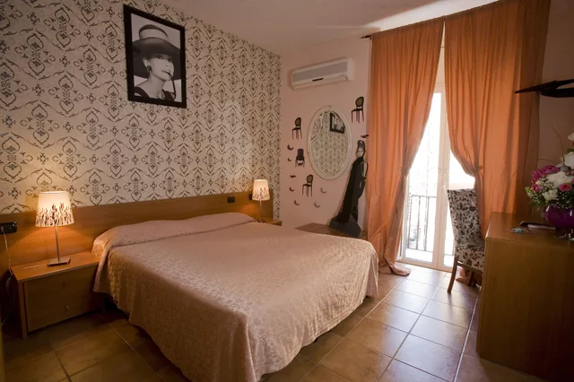 غرفة اقتصادية بسرير مزدوج، Hotel Cine Holiday 1/6