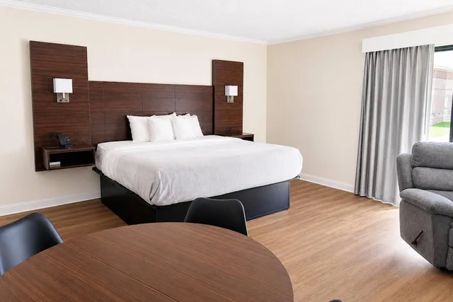 غرفة بسرير كينج لذوي الإعاقة، Quality Inn Harrodsburg-Danville 3/9
