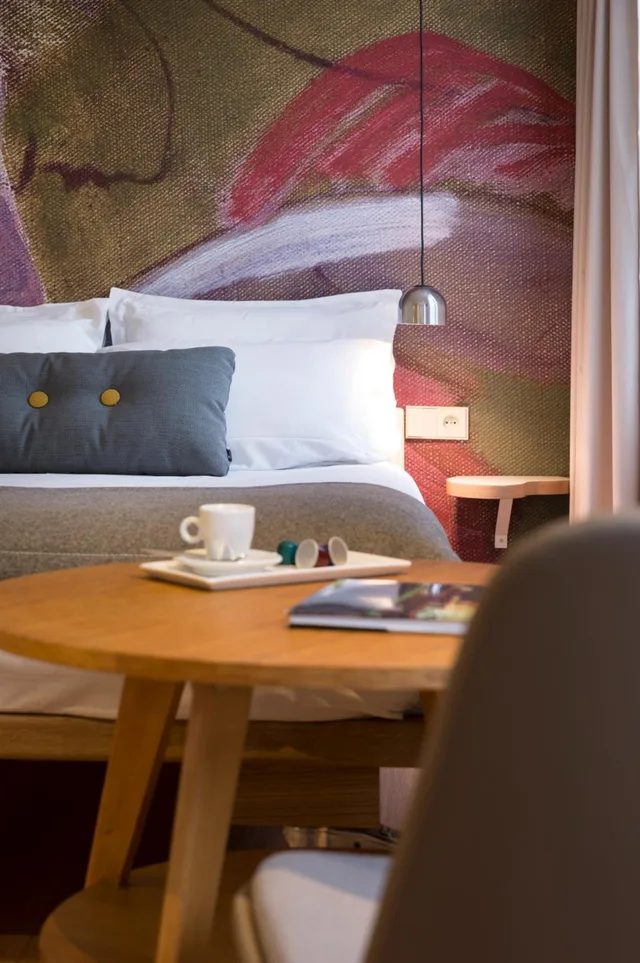 Adjoining، Max Hotel 2/2