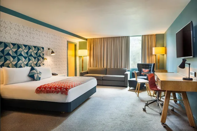 غرفة بسريرين منفصلين وسرير كينج وسرير كينج وسريرين منفصلين، Hilton Bournemouth 2/10