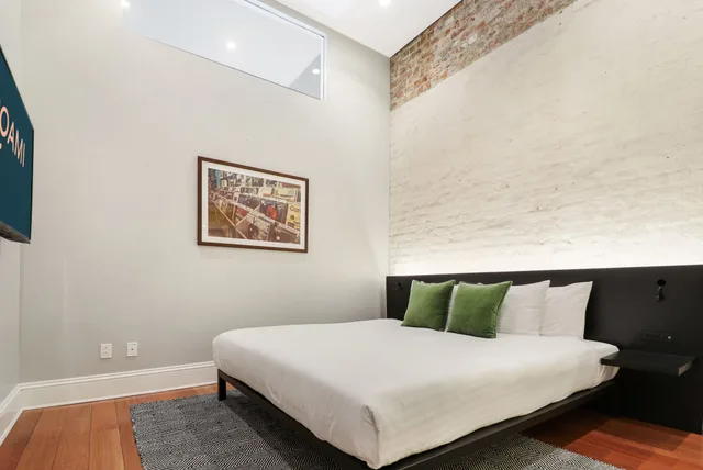 Adjoining, Apartment, 4 Beds, 2 King Beds, 2 Queen Beds, 2 Sofa، Factors Row by Sextant 1/10