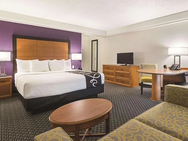 جناح، La Quinta Inn & Suites by Wyndham Miami Airport East 1/3