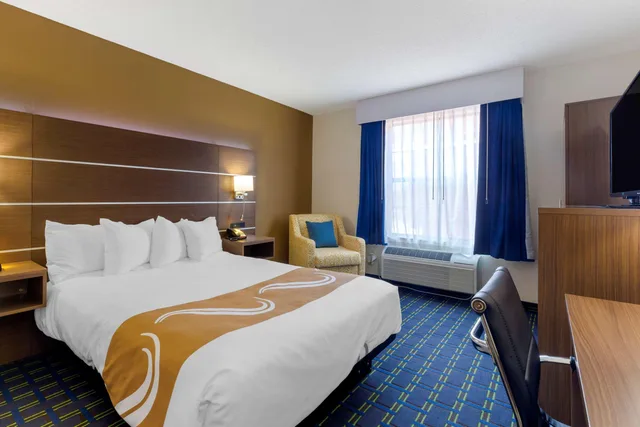 غرفة بسرير كوين، Quality Inn Lenox MA 2/3