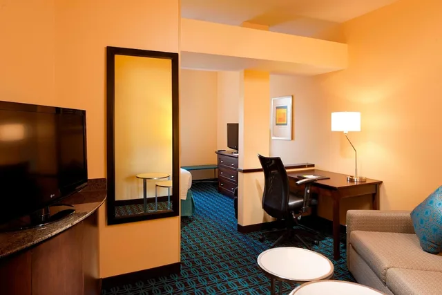 جناح بسرير كينج مع أريكة، Fairfield Inn Suites Houston Intercontinental Airport 3/3