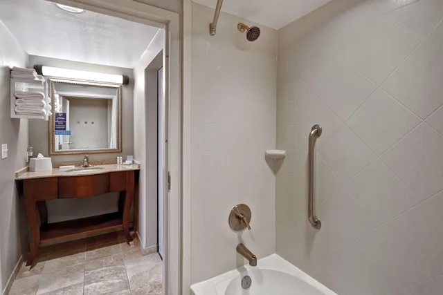 استوديو بسرير كينج، Hampton Inn & Suites Alexandria Old Town Area South 8/8